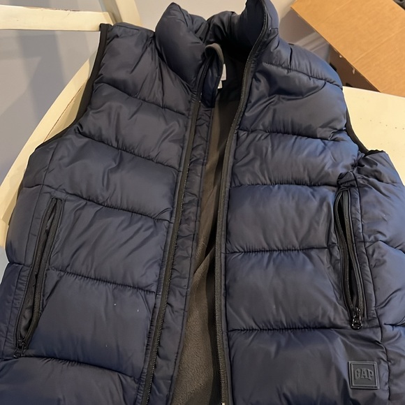 Like new Gap puffer vest navy size large with measurements - Picture 3 of 5